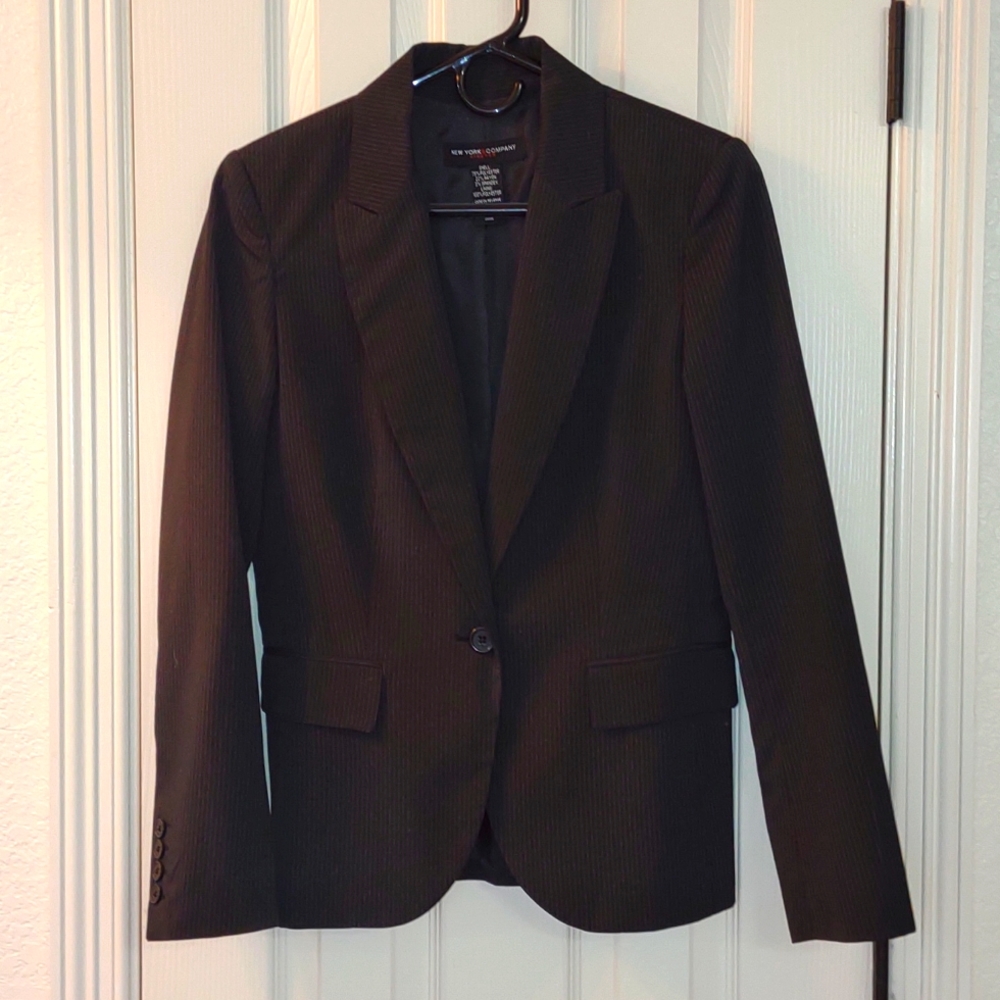 Pristine New York & Company black pinstriped blazer/jacket size 4!